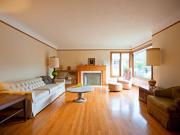 Bright LR with fireplace
