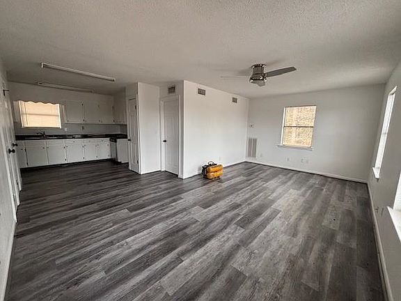 5th image of 109 Powell Cir