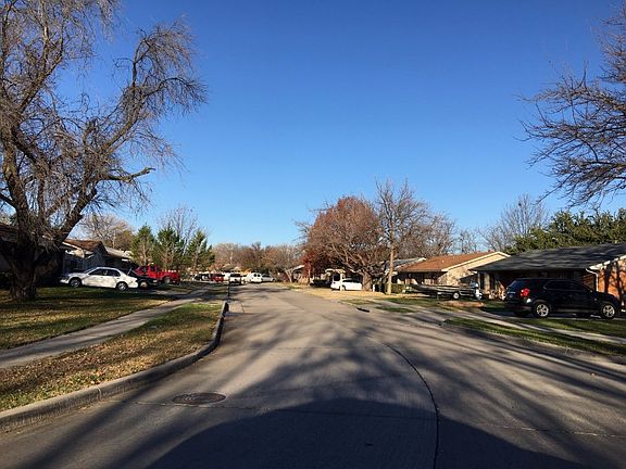 5th image of 444 Sweetbriar Dr