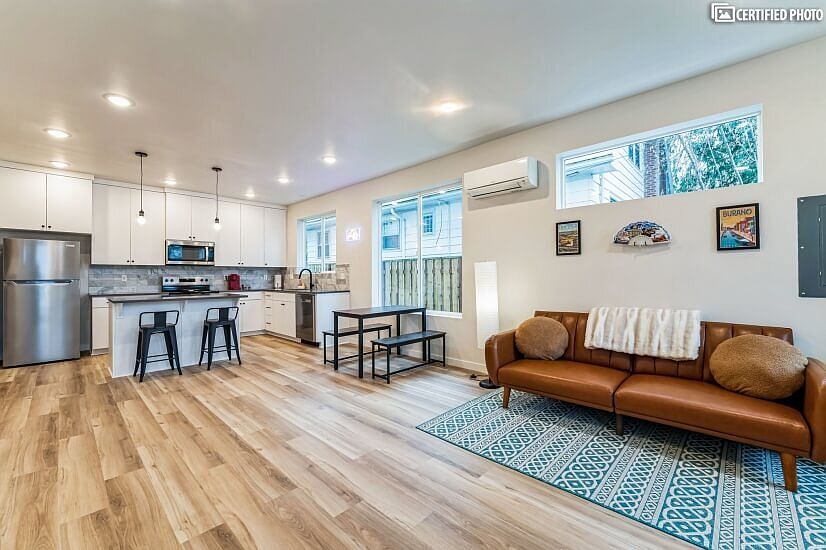 Portland Furnished Duplex with 3 bedrooms and 2.5 bathrooms