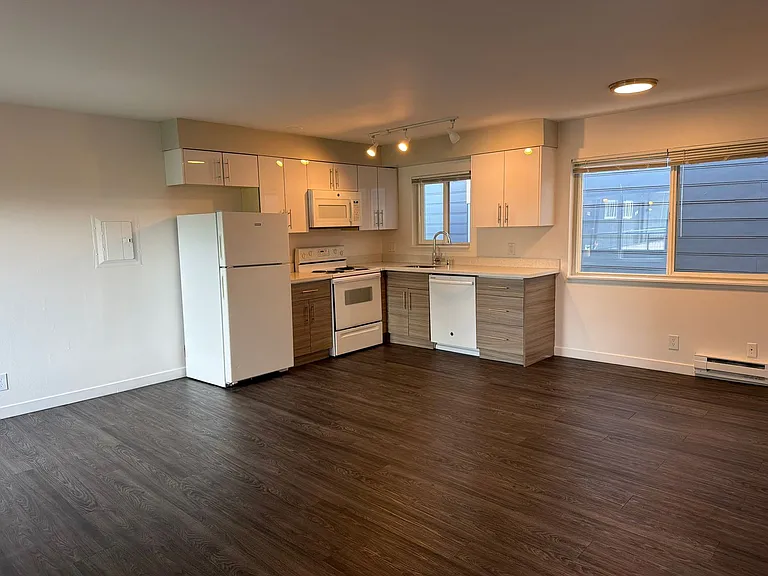 Sylvan Court — Photo 14
