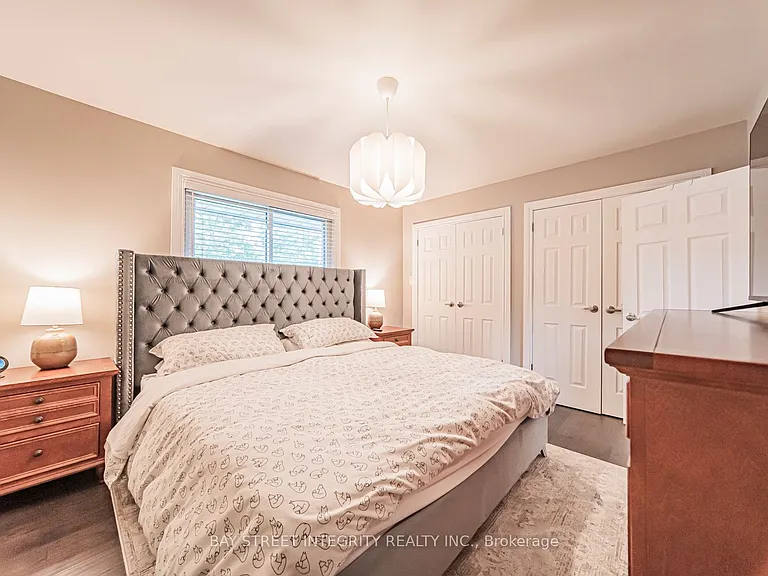 1277 Gainsborough Dr — Photo 23
