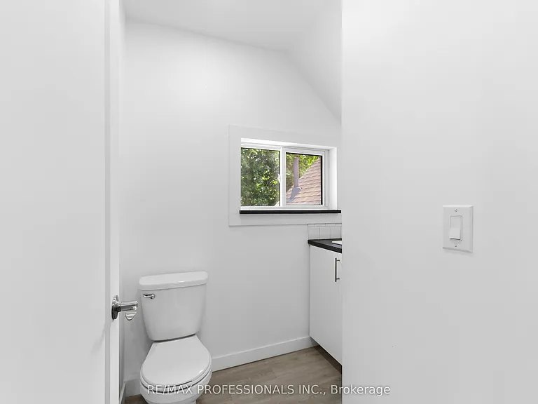 759 Barton St E #UPPER — Photo 13