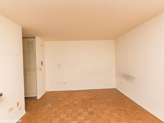 3rd image of 3160 N Cambridge Ave #1628