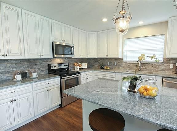 3rd image of 751 Knollridge Dr