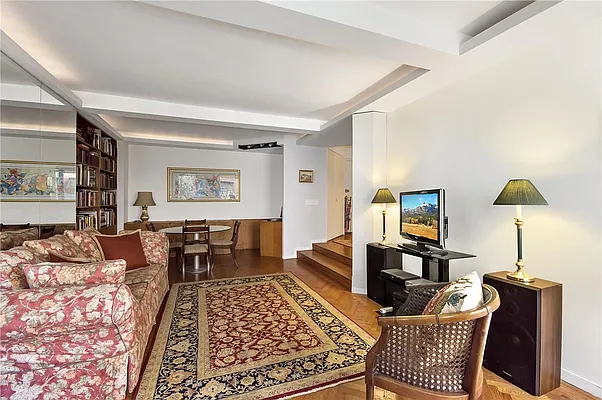 Sold by William Raveis Real Estate | media 2