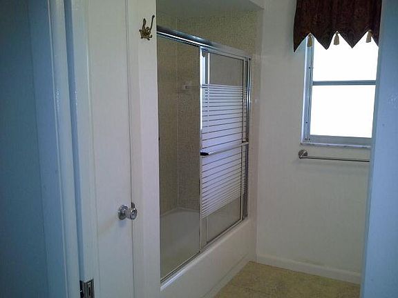 5th image of 4060 Tarpon Ave