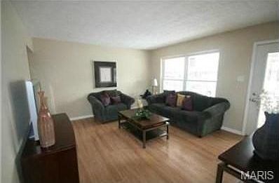 3rd image of 385 Naomi Ave