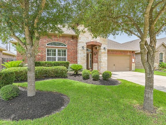 3rd image of 427 Holly Branch Ln