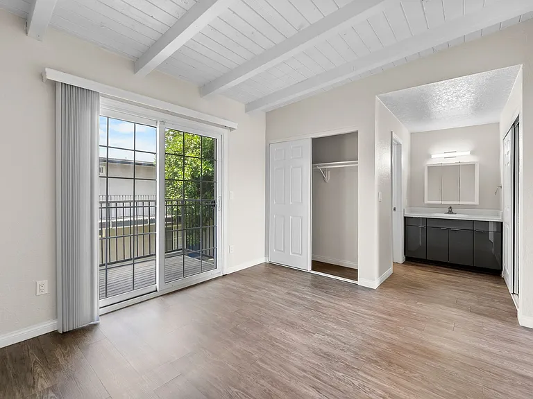 2701 W McFadden Ave — Photo 8