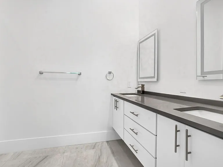 2517 Oceanview Ave E — Photo 11