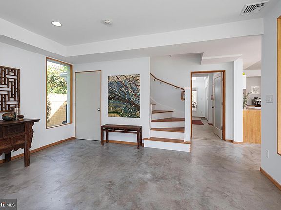 5th image of 162 Snowden Ln