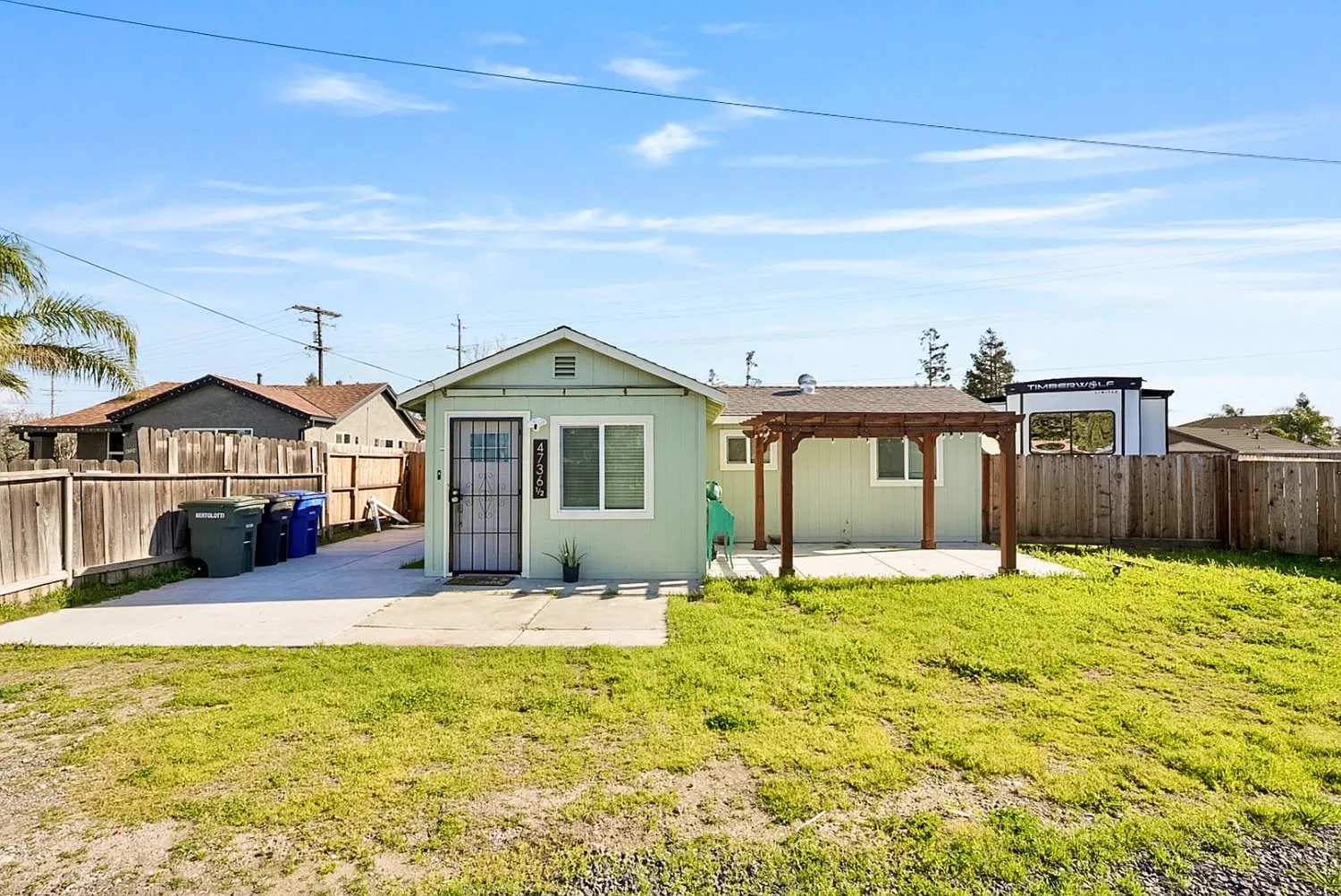 1/2-4736 Carlson Way photo 1