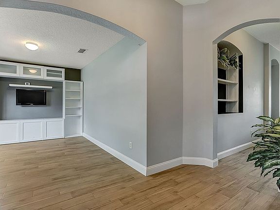 3rd image of 717 Waterlily Way