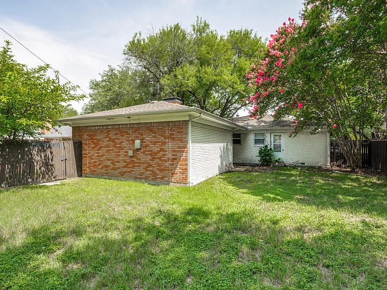 428 E Spring Valley Rd — Photo 25