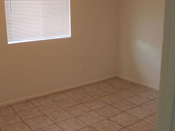 4th image of 827 E Hazel Dr APT 4