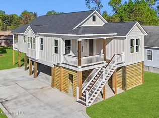 105 Greenwood Dr, Pass Christian, MS 39571