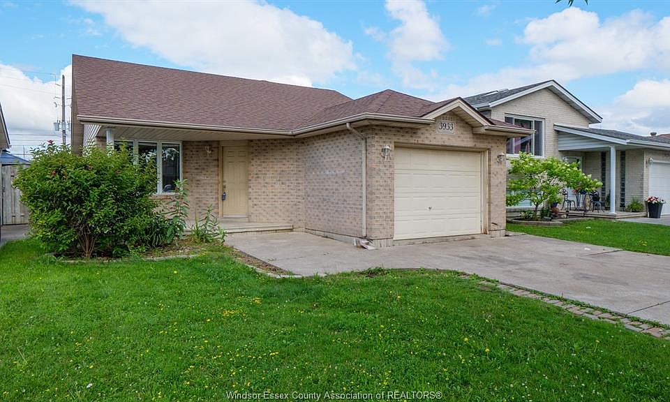 1st image of 3933 Acorn Cres