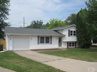 8 Pioneer Ln, Keokuk, IA 52632