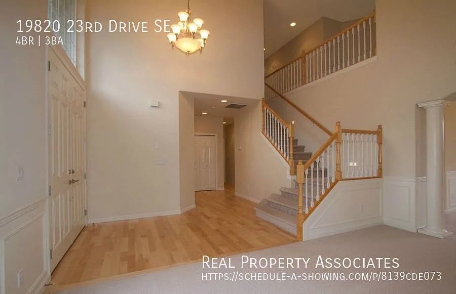 Stunning 5BR + Bonus Room Home in Desirable Wrenwood Estates — Photo 2