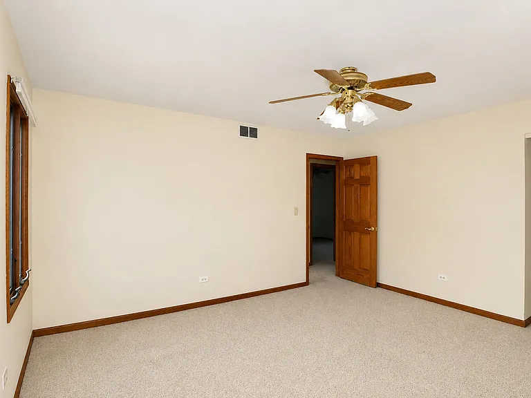 706 N Point Dr — Photo 23