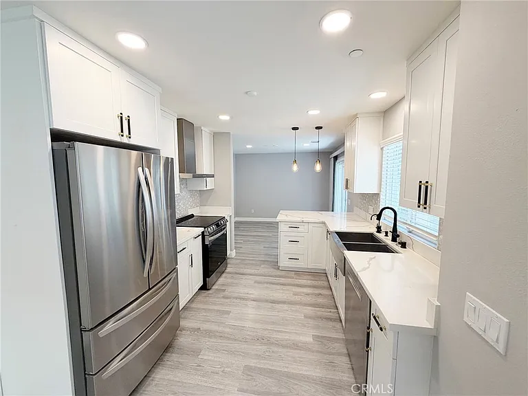 1124 S Mayflower Ave — Photo 8