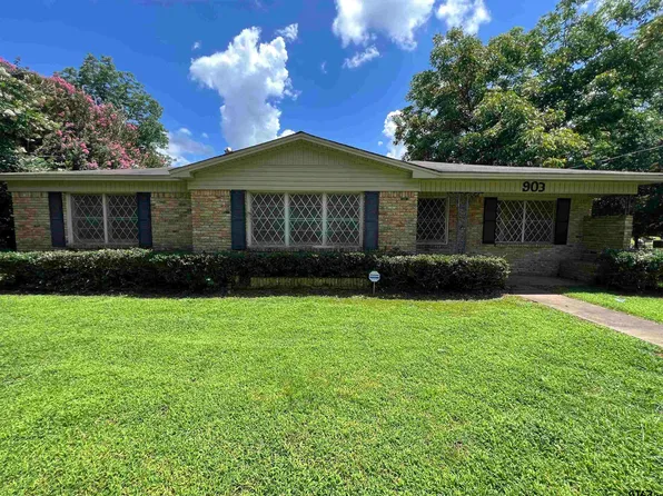 903 Shari Dr, Hughes Springs, TX 75656