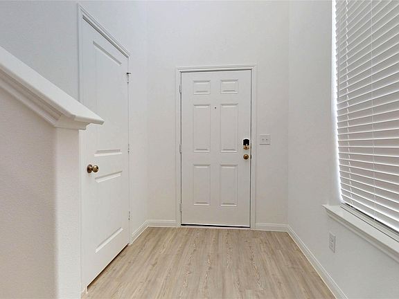 3rd image of 23422 Honey Spade Rd