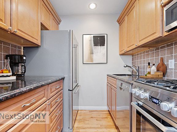 5th image of 430 E 77th St APT 3F