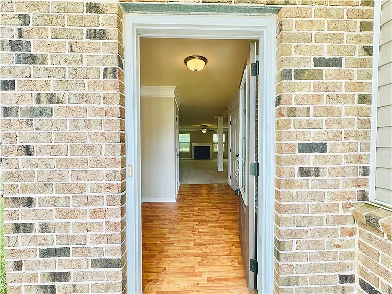 2515 Sheldon Pl — Photo 3
