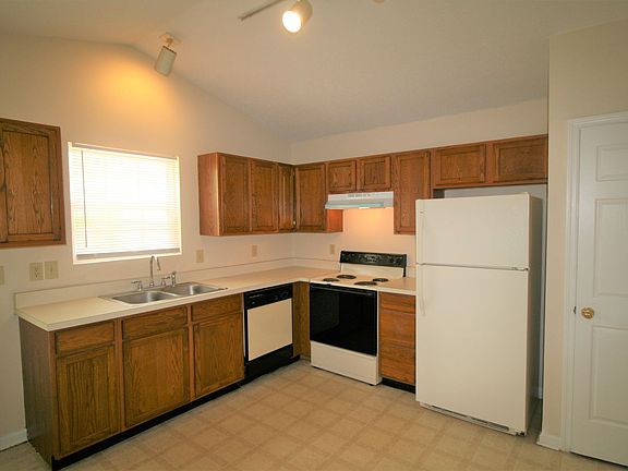 4th image of 305 Shadow Glen Ct