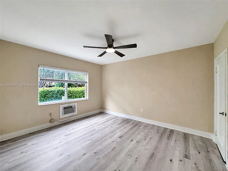 965 Bay Dr #2 — Photo 13