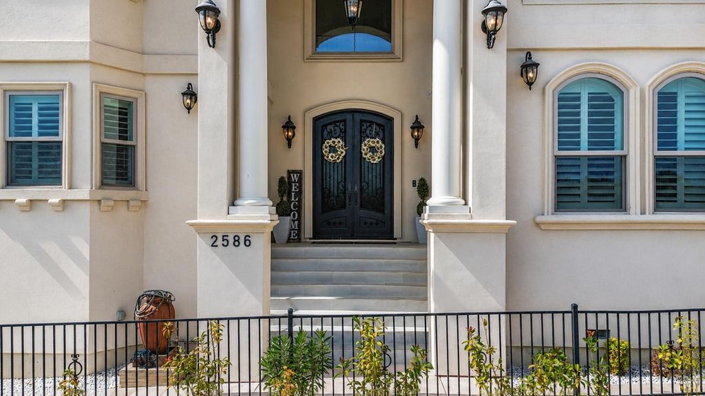 2586 Clubhouse Drive 3