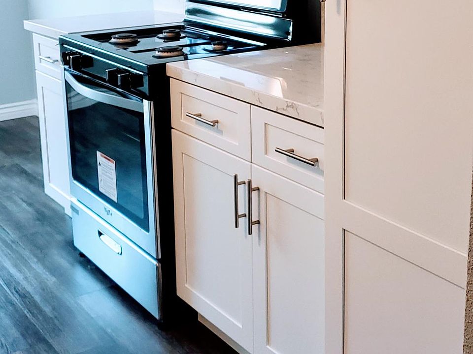 Kitchen New Stove & Micro