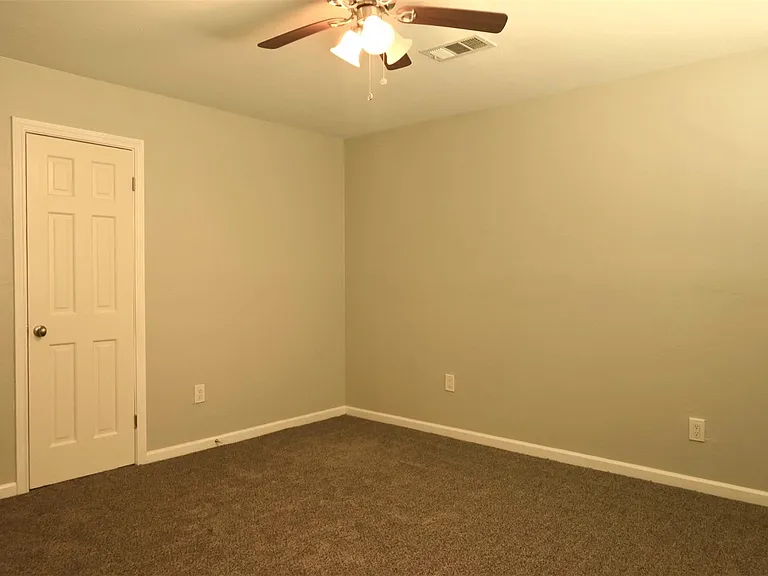 9810 Cliffwood Dr — Photo 20