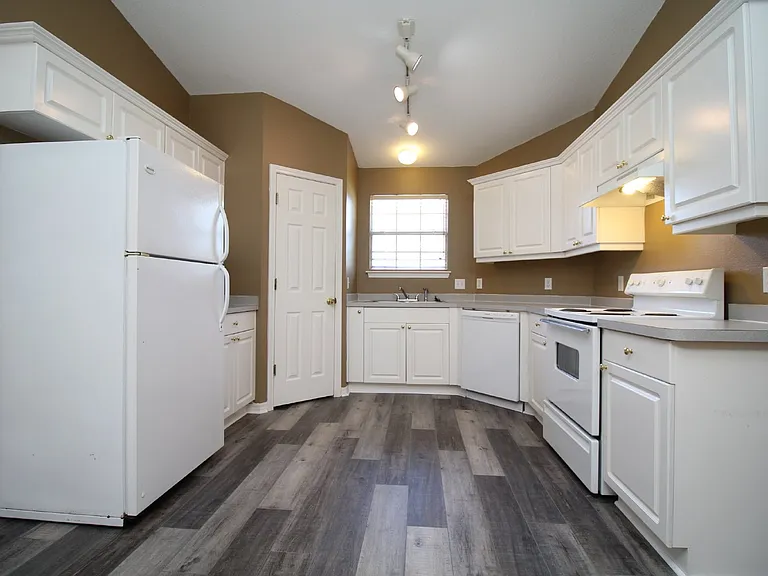 4319 Crosswinds Dr — Photo 7