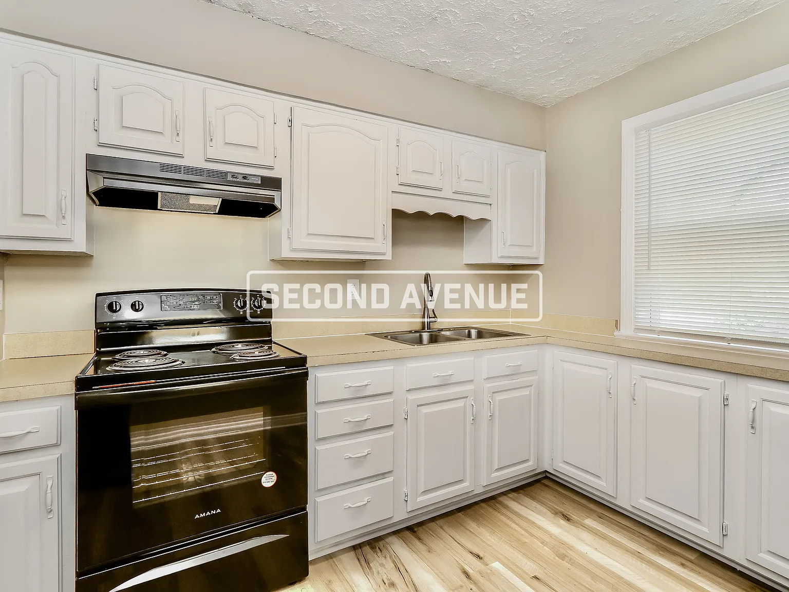 3 bed, 1.0 bath, 1053 sqft, $1,275 — Photo 2