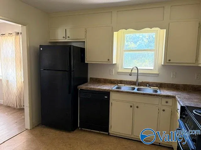 3 bed, 1.0 bath, 1050 sqft, $1,350 — Photo 4