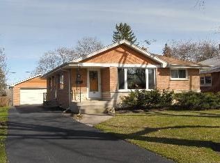 827 N Highland Ave, Arlington Heights, IL 60004
