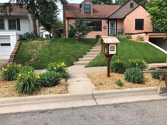 3rd image of 1071 Montana Ave W