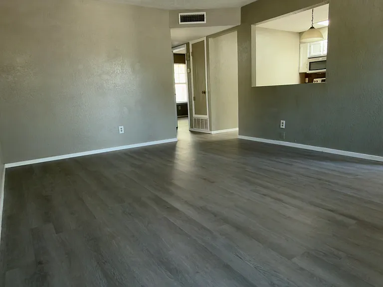 835 Trojan Loop #B — Photo 5