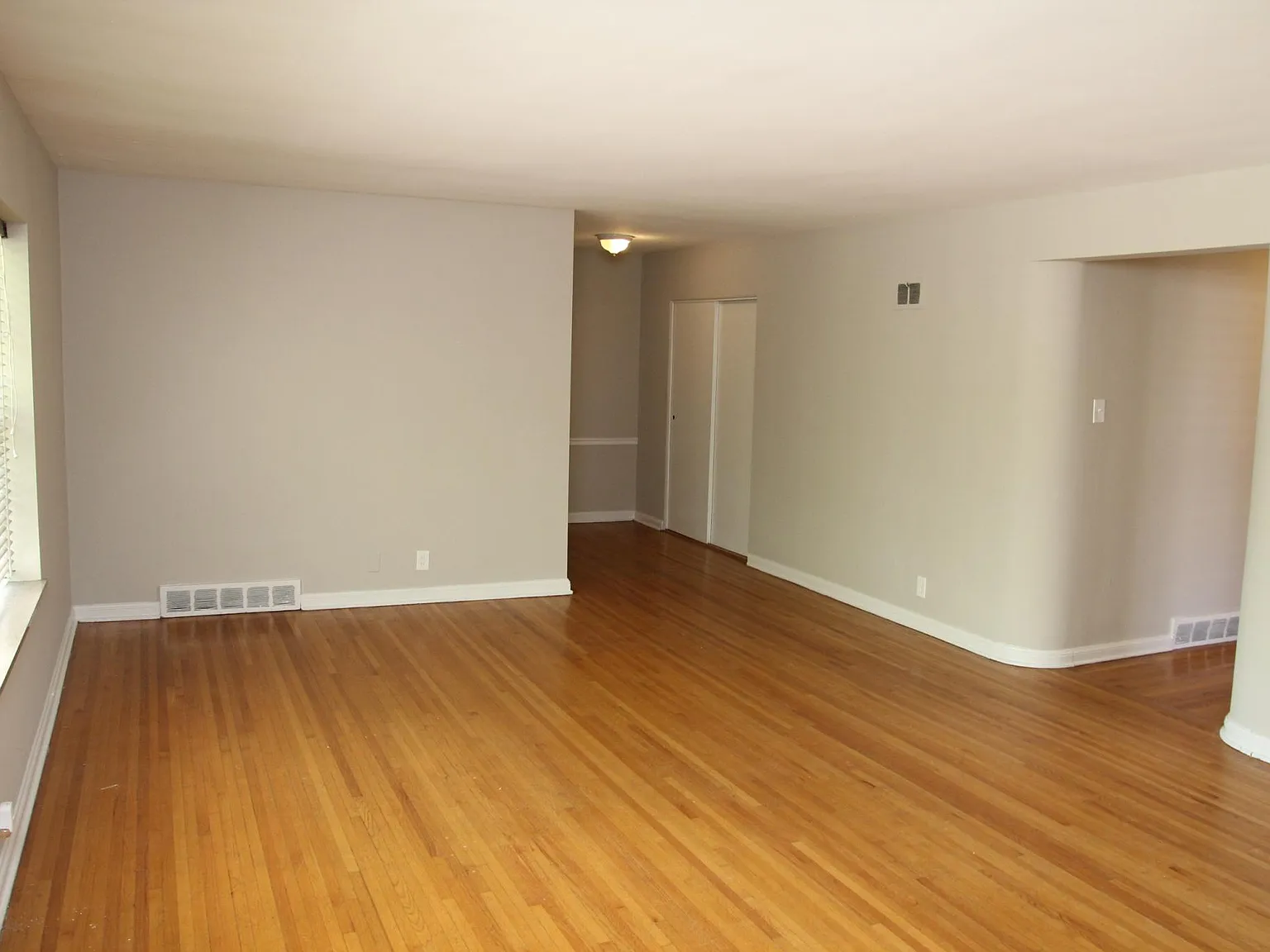 3 bed, 1500 sqft, $1,895 — Photo 2