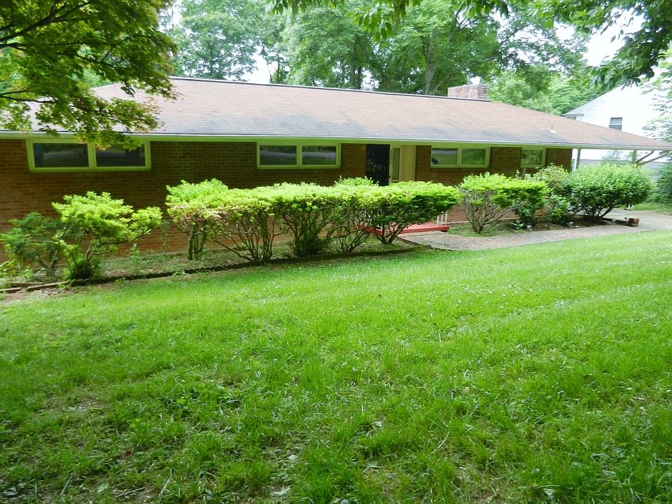 1st image of 3837 Skyland Dr