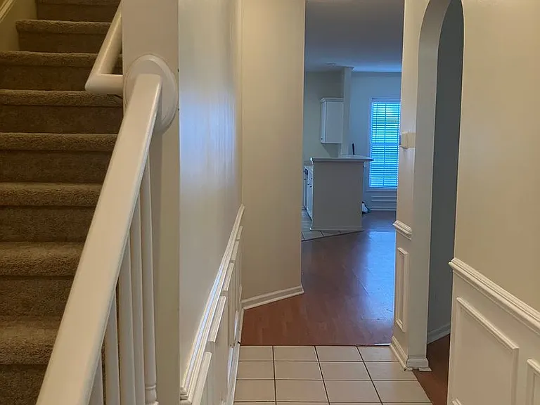 47 Regent Ave — Photo 2