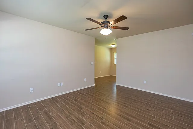 741 N Dallas Ave — Photo 6