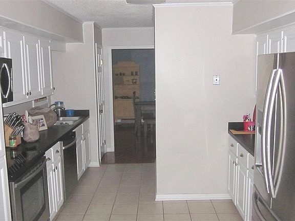 4th image of 599 Dogwood Dr