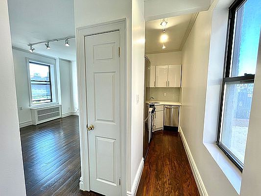 5th image of 12 5th Ave APT 93