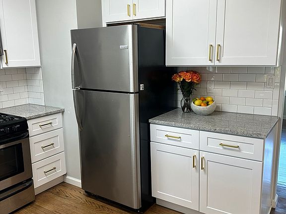 4th image of 30569 Westmore Dr