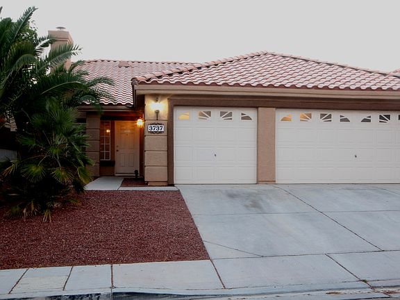 3 Car Garage & 1 Story!