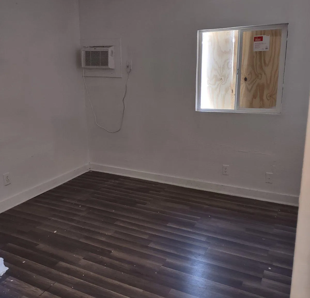 1639 W Craig Pl — Photo 1